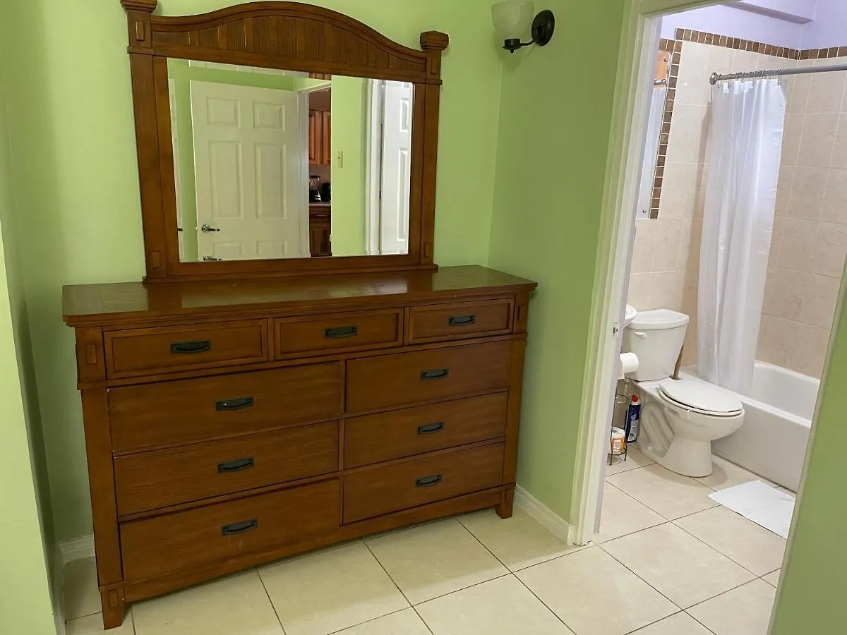 Kingstons Finest - Centrally Elegant Apartment Kingston